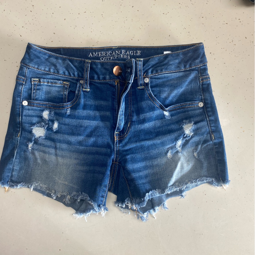 AEO Distressed Denim Shorts Midi -Size 6